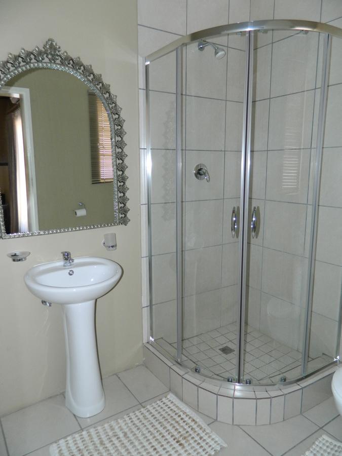 Guest House Gabby Klerksdorp Ngoại thất bức ảnh