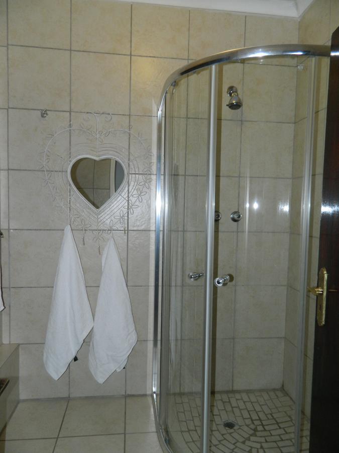 Guest House Gabby Klerksdorp Ngoại thất bức ảnh